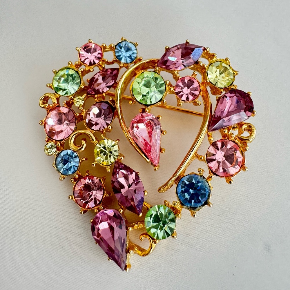 Graziano Signed Rhinestone Heart Brooch